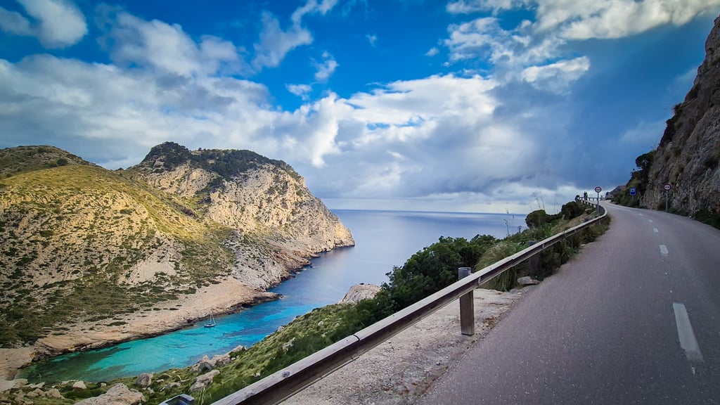 Road to Cap de Formentor – coastal cliffs and hairpin bends